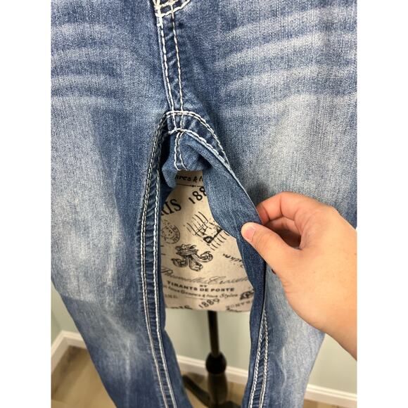 NWOT Maurices midrise Whitewashed Short blue jeans - Picture 4 of 5